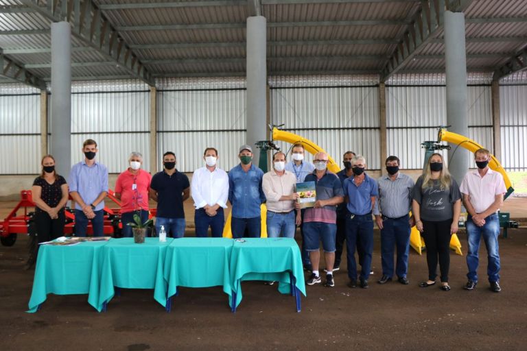Comunidades rurais recebem equipamentos agrícolas em Maripá