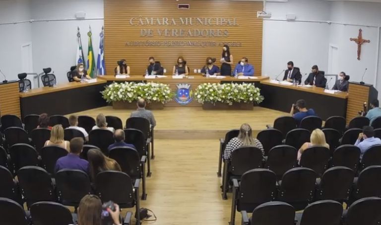 Fabricia Bedendo é conduzida à presidência do Poder Legislativo de Santa Helena