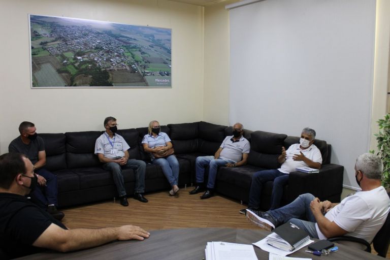Prefeito de Mercedes recebe representantes do Senac e da Seab