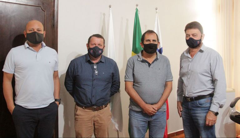 Prefeito Norberto e vice-prefeito Noedi recebem visita do assessor de Hussein Bakri