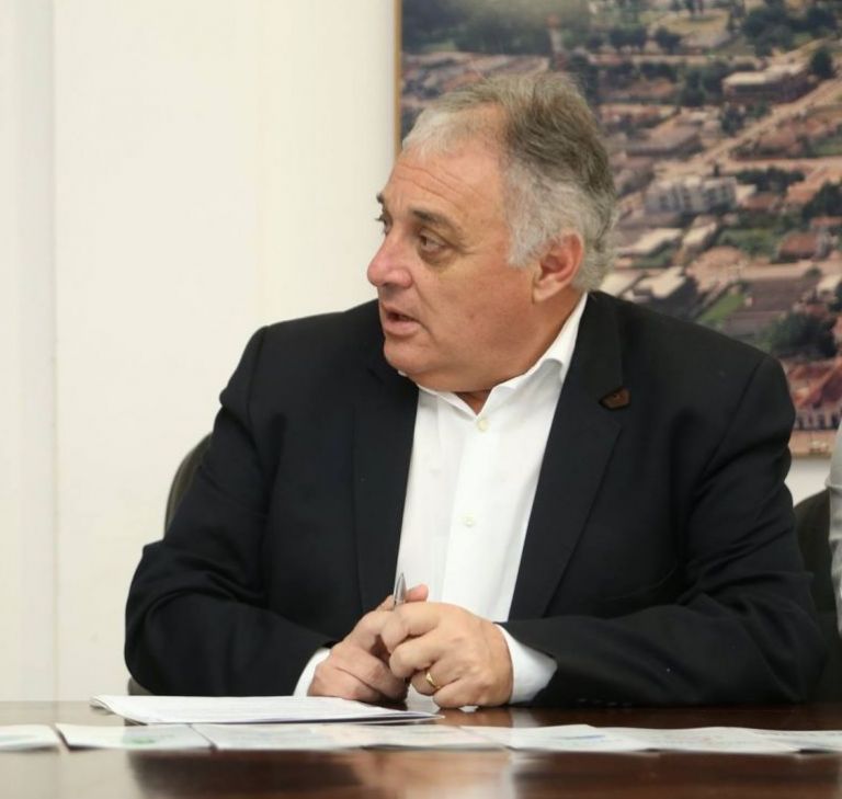 Prefeito que tomou posse na UTI morre por complicações da Covid-19