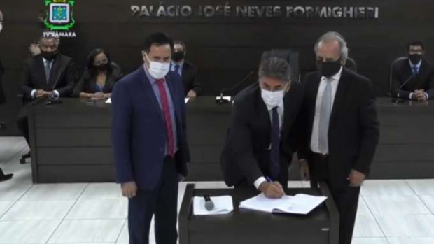 Leonaldo Paranhos é empossado prefeito de Cascavel