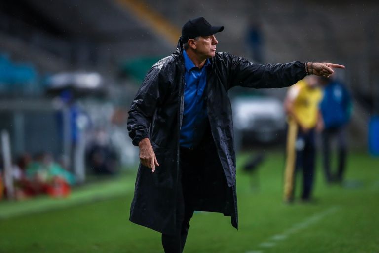 “Eles se aproveitaram dos nossos erros”, diz Renato sobre derrota para o Flamengo