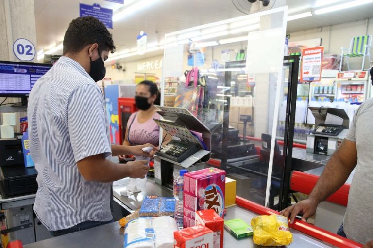 Covid-19: Brasil registra 1.337 mortes; Estados anunciam restrições