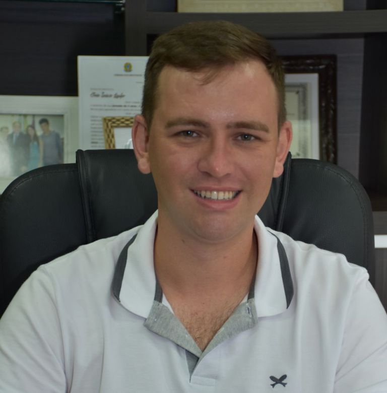 Famílias de Quatro Pontes assinam contratos para edificação de moradias