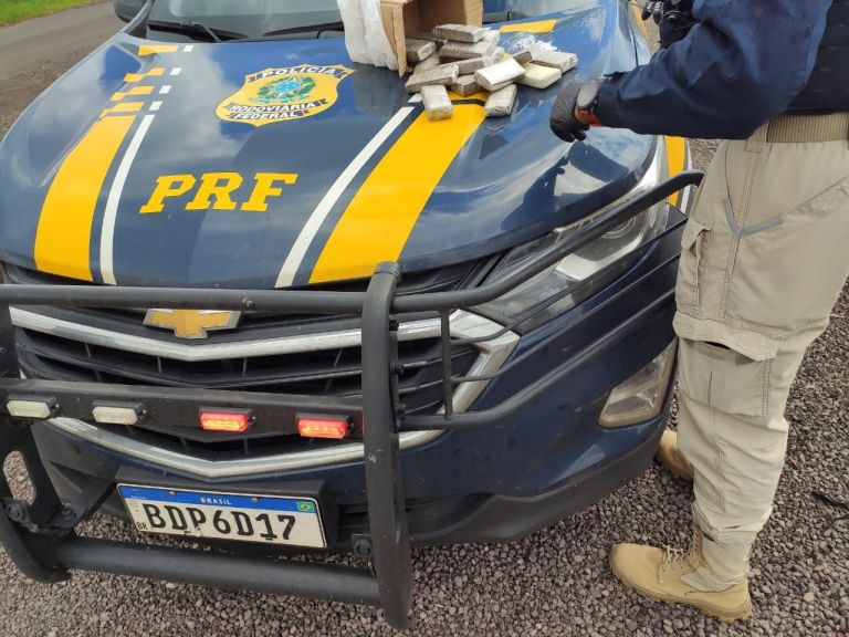 PRF prende estrangeiro transportando droga em ônibus interestadual