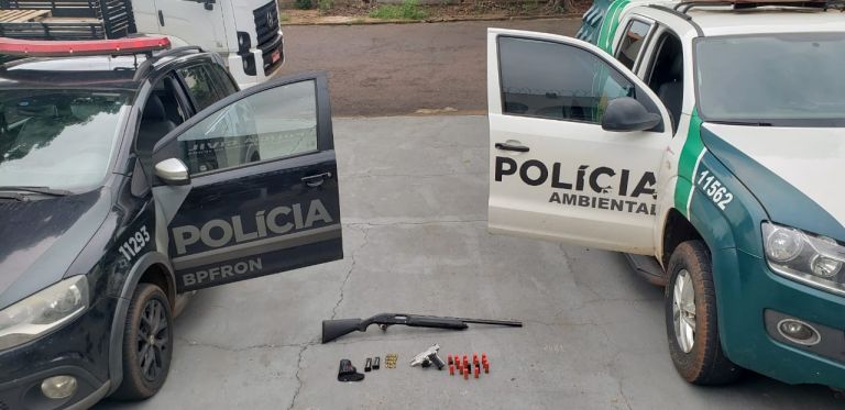 BPFron e Polícia Ambiental apreendem armas de fogo, carregadores, munições e prendem homem