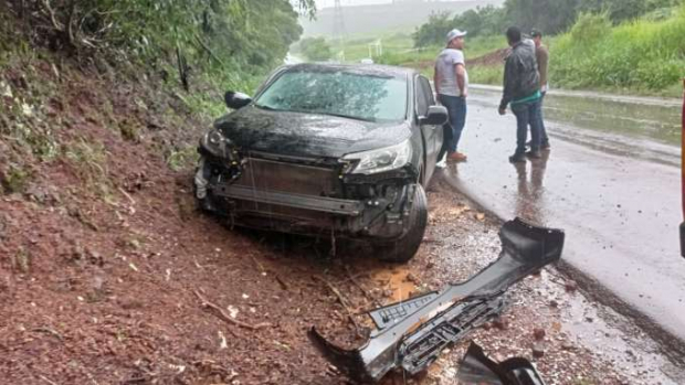Família fica ferida em grave acidente na PR 585 em São Pedro do Iguaçu