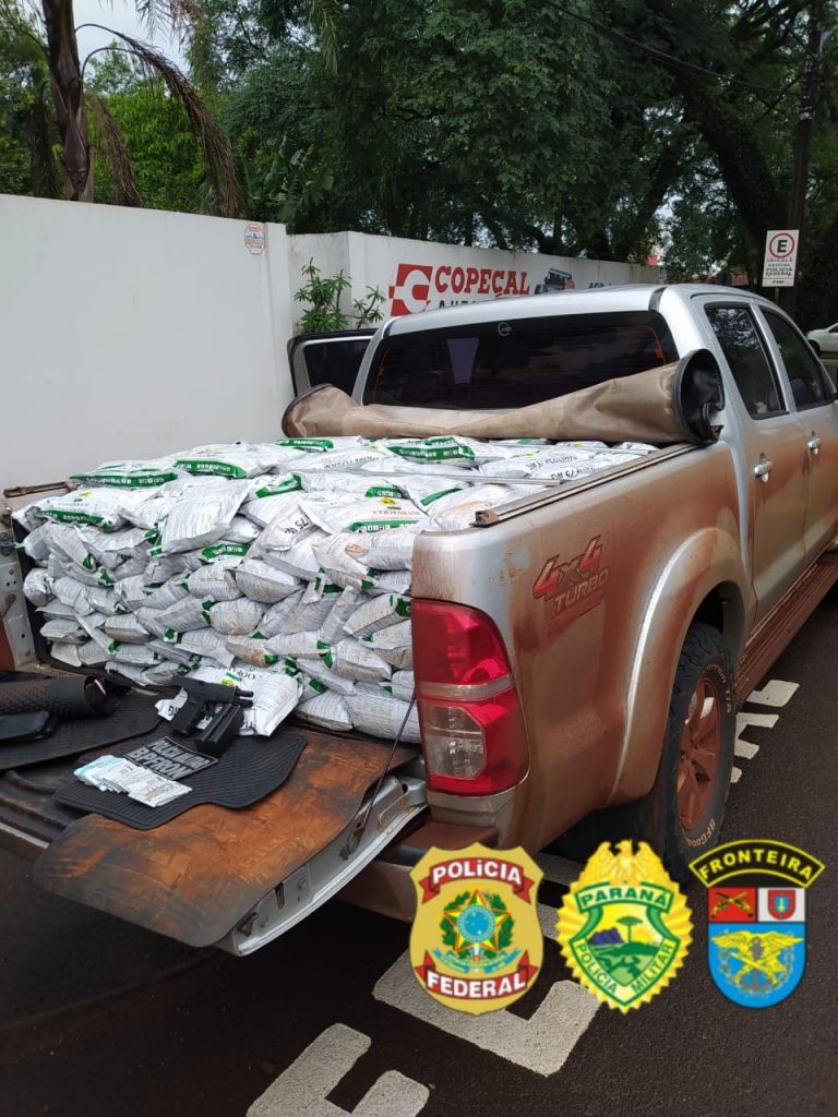 BPFron e PF prendem homem com mandado em aberto e apreendem carga de agrotóxicos em Cascavel
