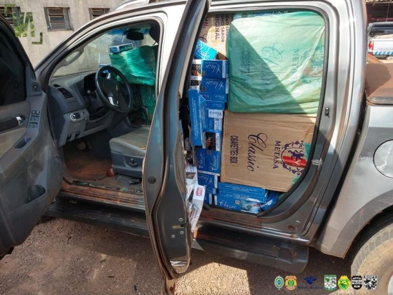 Polícia apreende 47,5 mil maços de cigarros e prende homem após perseguição em Terra Roxa