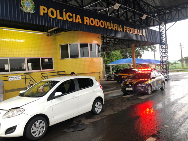 PRF apreende no interior do Paraná carro com mais de R$ 335 mil em multas