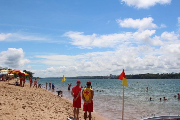PM e bombeiros intensificam ações nas praias às margens do Rio Paraná