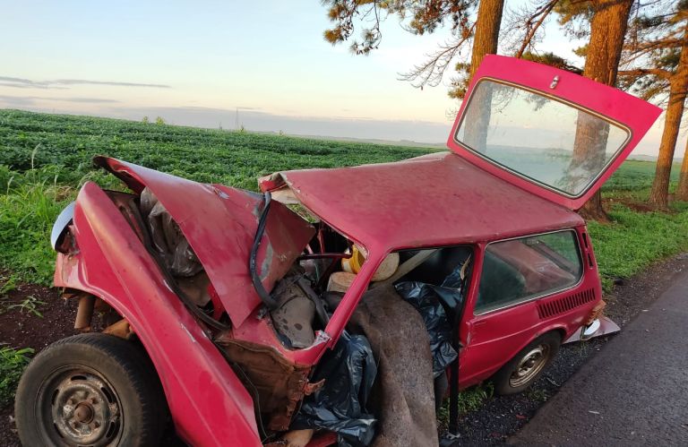 Homem morre em violento acidente entre carro e caminhão em Toledo
