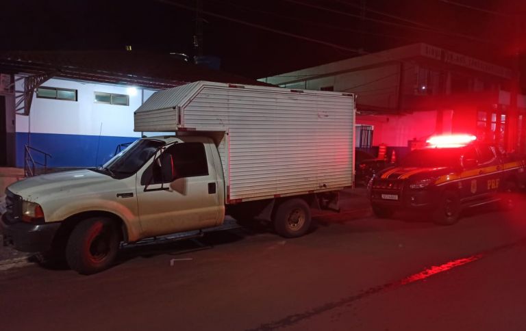 PRF prende três pessoas e recupera em Marechal Rondon veículo poucos minutos após o roubo