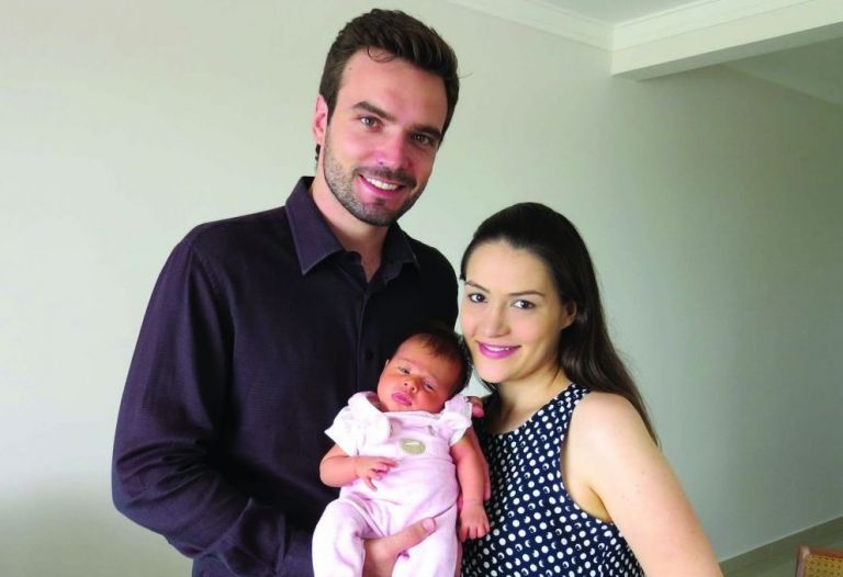 Casal rondonense conta experiência inesquecível de ver a filha nascer dentro do carro