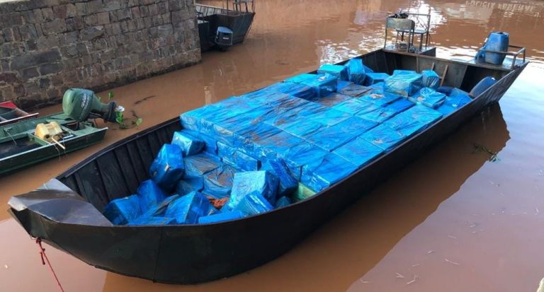 Operação apreende 250 mil maços de cigarros contrabandeados em porto clandestino