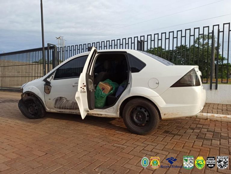 PF e BPFron apreendem carro com cigarros contrabandeados durante Operação Hórus em Guaíra