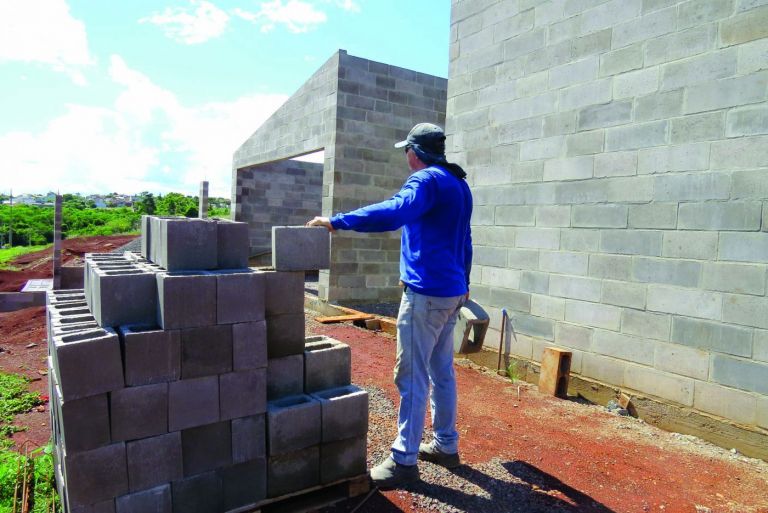 Aumento no preço dos insumos e falta de mão de obra não intimidam construção civil