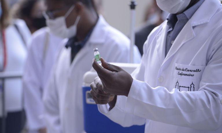 Saúde atualiza plano de vacinação com novas categorias na prioridade