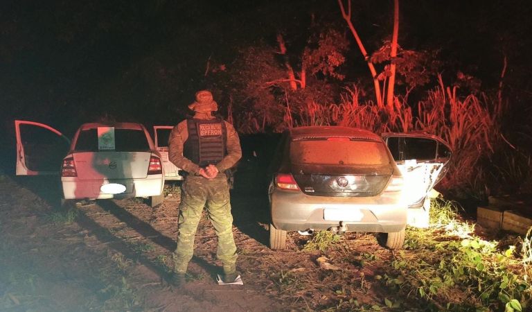BPFron apreende carros com cigarros contrabandeados durante Operação Hórus em Guaíra