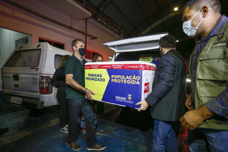 Vacinas chegam às 22 Regionais de Saúde do Paraná