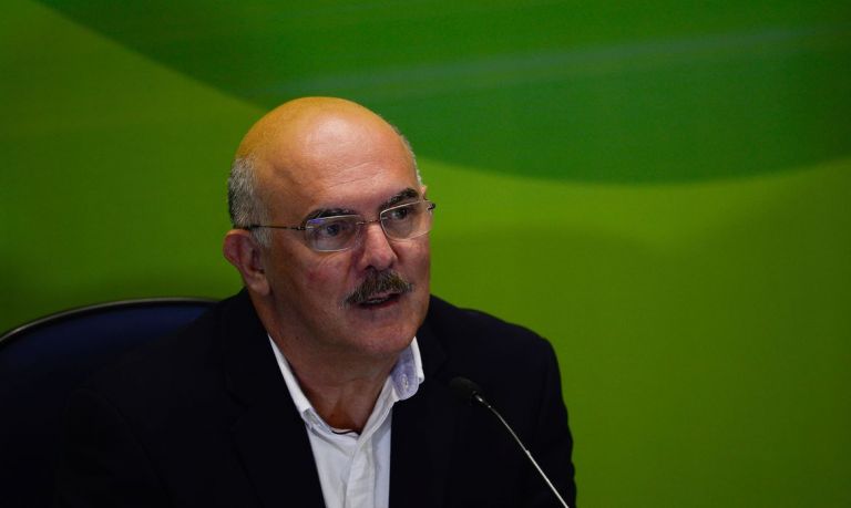 Volta das aulas presenciais não tem data, diz ministro da Educação: “não acontecerá a qualquer preço”