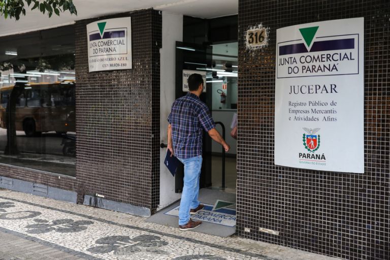 Paraná bate recorde de velocidade no tempo de registro de empresas