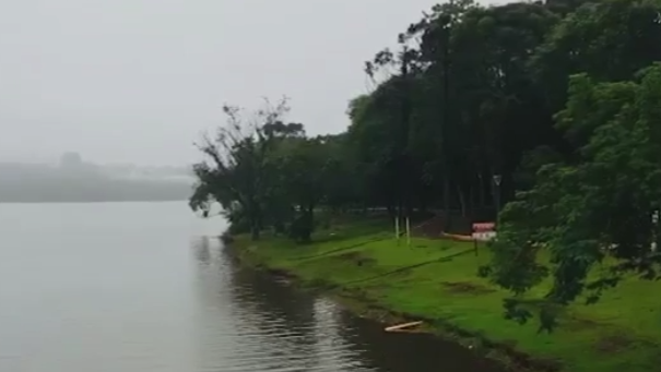“Lago Municipal amanhece com nível normal”, relata Paranhos