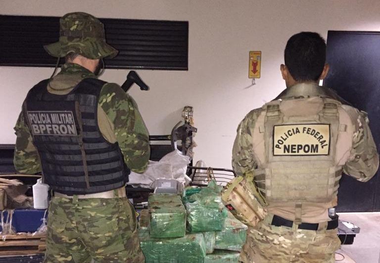 PF e BPFron interceptam cerca de 250 quilos de maconha em porto clandestino no Lago de Itaipu