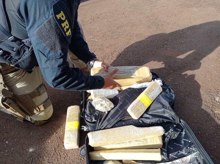 PRF apreende quase 20 quilos de maconha em Toledo