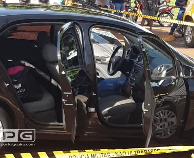 Jovem é morto a tiros dentro de carro em Guaíra
