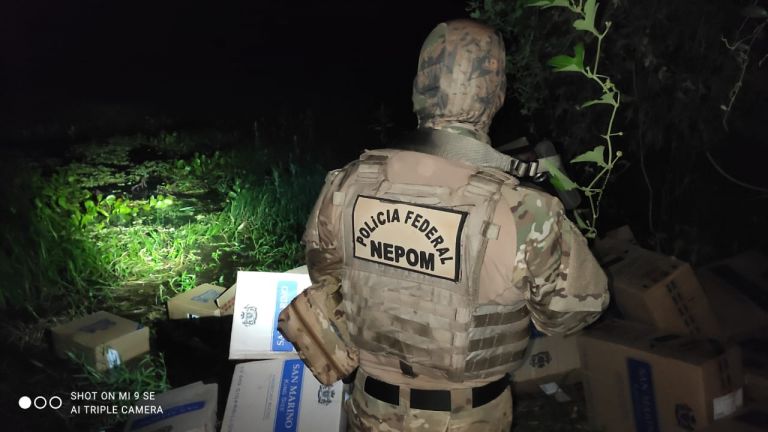 PF e BPFron apreendem duas pick-ups carregadas com cigarros contrabandeados