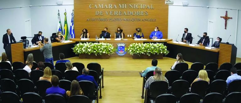 Zado e Dinho são empossados e anunciam nomes da equipe de governo