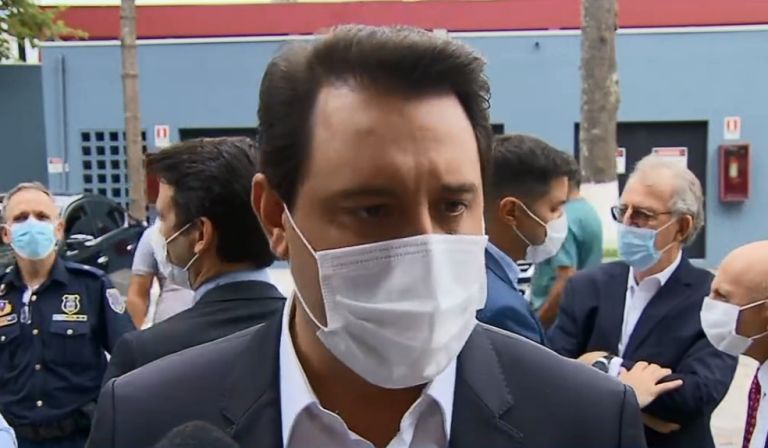 Paraná tem 8,9 milhões de seringas e agulhas para iniciar vacinação contra Covid-19, diz Ratinho Junior