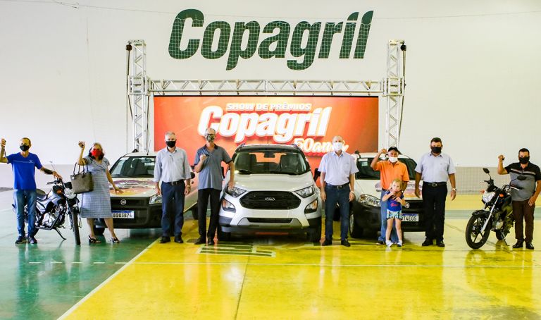 Copagril entrega cinco veículos sorteados na campanha de 50 anos