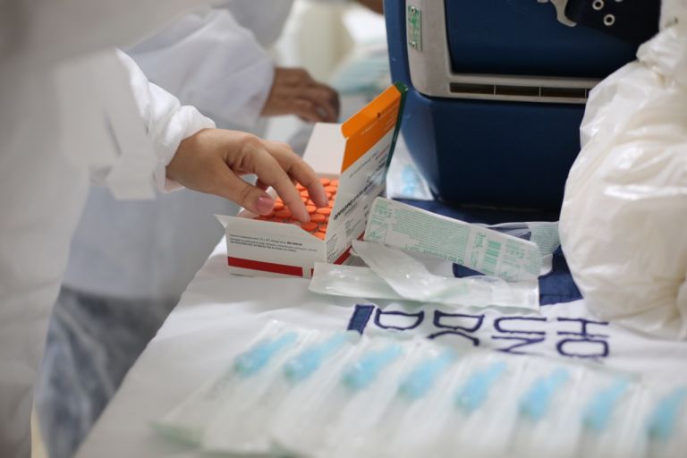 Unioeste e Huop se unem a instituições ligadas à ciência em favor da vacina contra a Covid-19