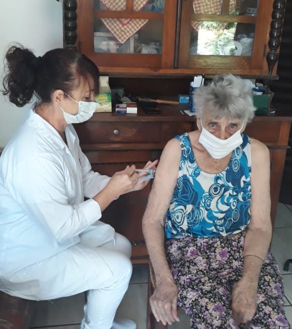 Entre Rios do Oeste inicia vacinação contra Covid-19 em idosos com mais de 90 anos