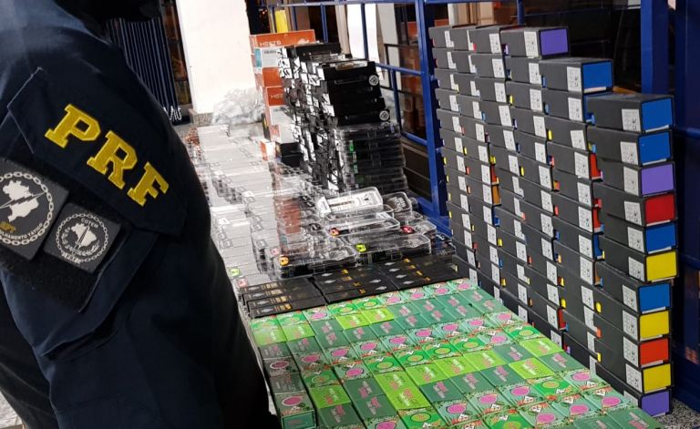 PRF apreende 408 cigarros eletrônicos de maconha líquida no Paraná