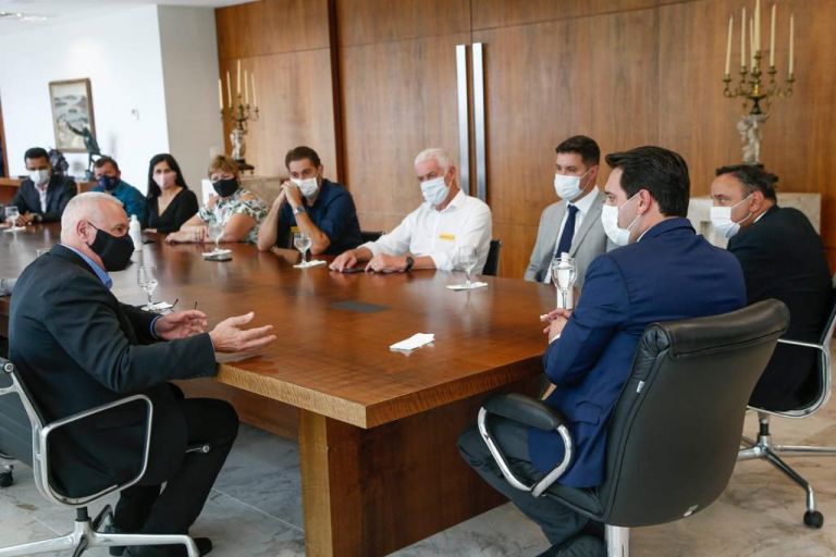 Demandas são apresentadas pelo presidente do Lindeiros, Leomar Rohden ao governador Ratinho Júnior