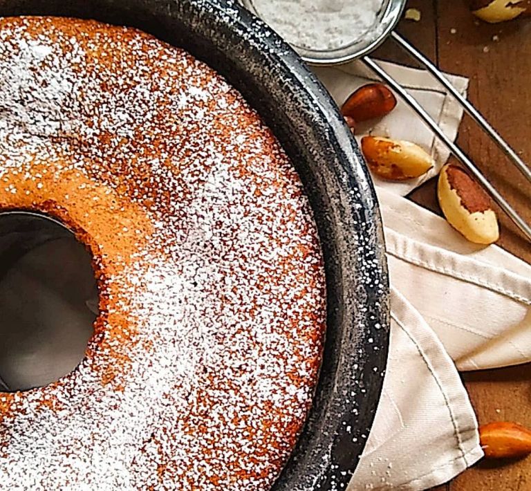 Bolo de banana, maçã e castanha-do-Pará