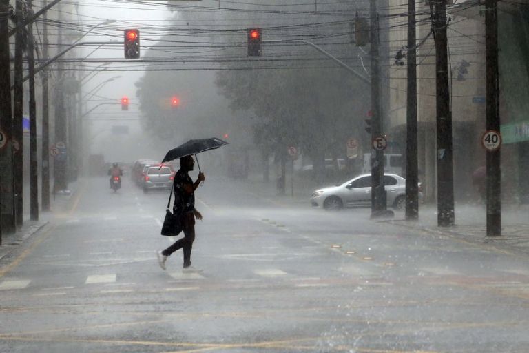 MetSul Meteorologia alerta para chuva volumosa em parte do Sul do Brasil, em especial Santa Catarina e Paraná