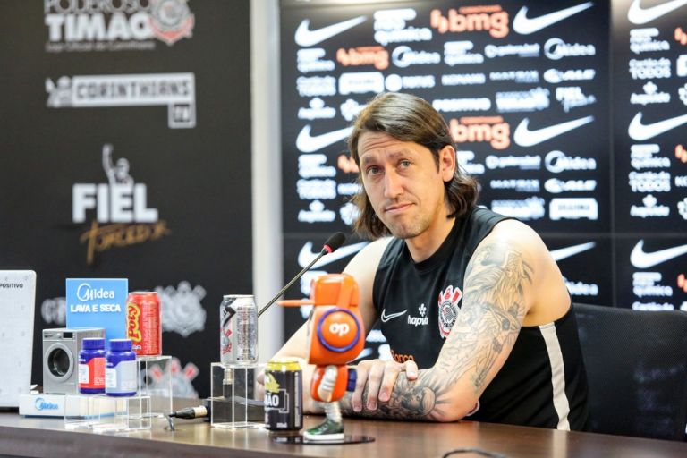 Cássio diz que internet virou tribunal e ignora críticas por gols sofridos no Corinthians: “Não ligo”