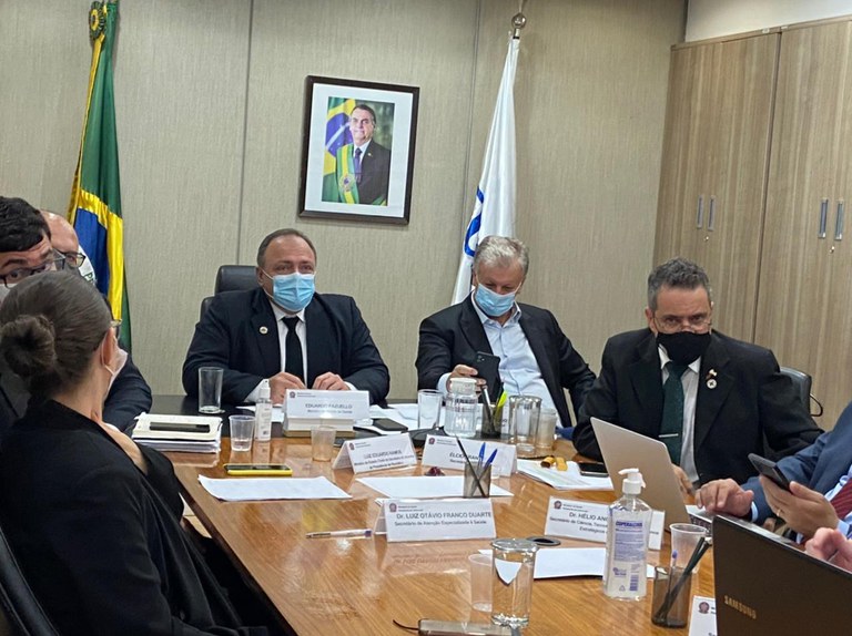 Pazuello apresenta cronograma para entregar 230,7 milhões de doses de vacinas contra a Covid-19 até julho