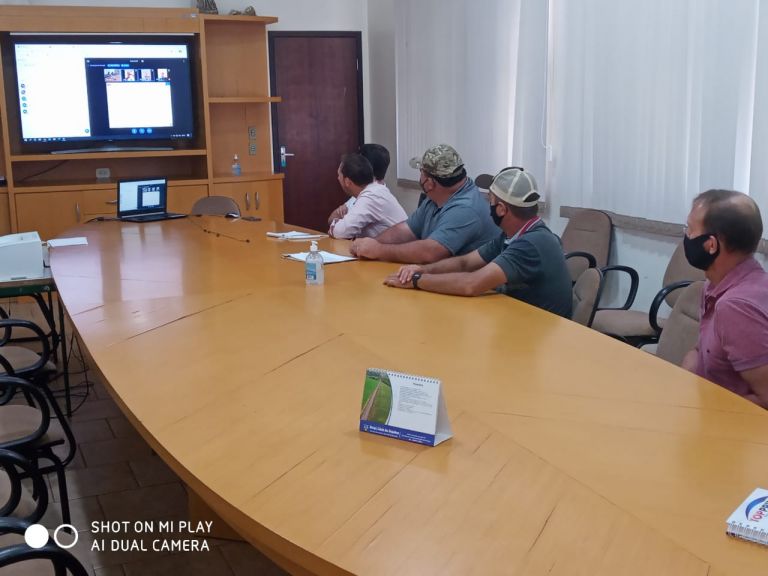 Produtores rurais apresentam problemas com energia elétrica e buscam soluções junto à Copel em Maripá