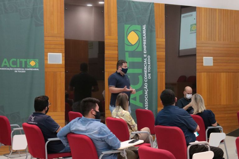 Secretários municipais apresentam panorama da Covid-19 à diretoria da Acit