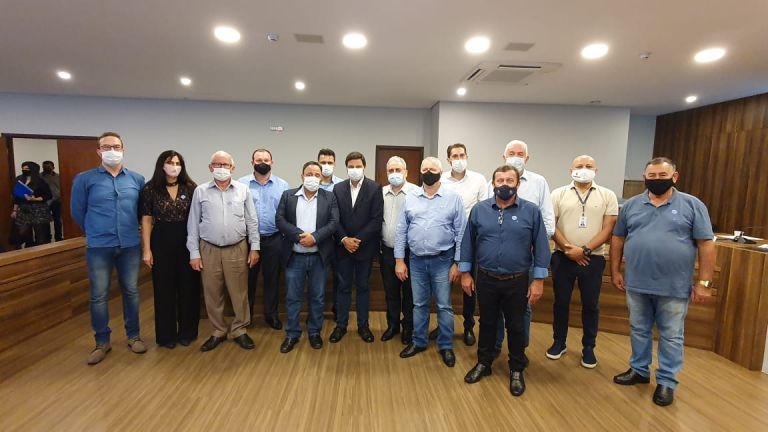 Prefeito de Entre Rios do Oeste participa de reuniões com lideranças estaduais em Curitiba