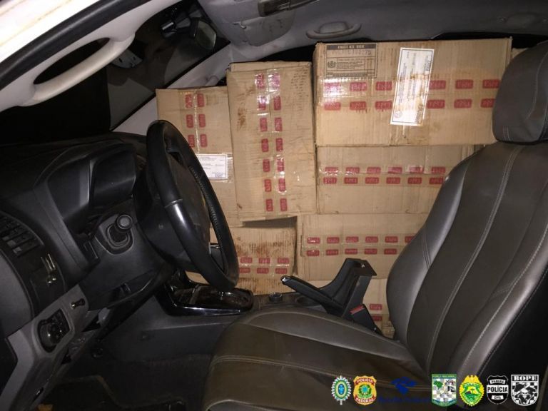 Polícia Federal e BPFron apreendem carregamento de cigarros contrabandeados durante Operação Hórus