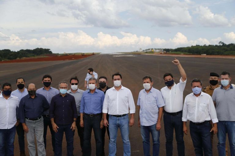 Ampliação da pista do aeroporto de Foz do Iguaçu alcança 85%
