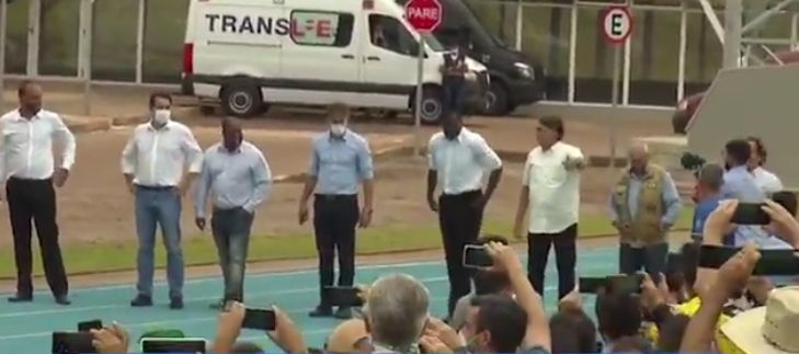 Após discurso, Bolsonaro corre no Centro de Atletismo