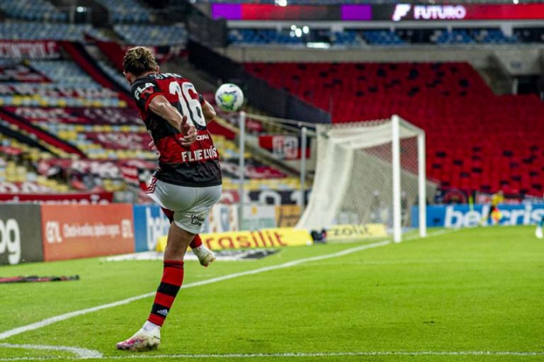 Bola parada ofensiva vira arma do Flamengo